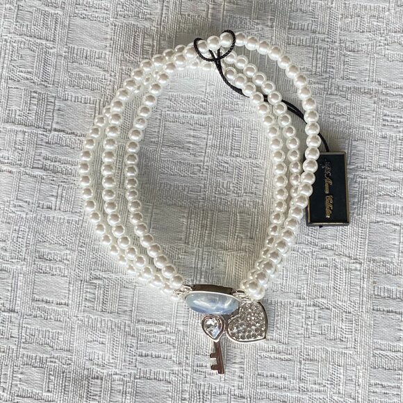 FAC Key to My Heart Triple Row Faux Pearl Bracelet - Picture 3 of 5